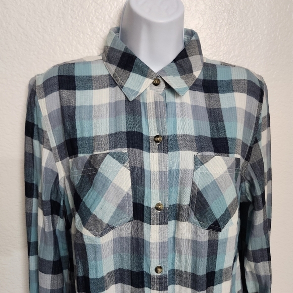 Legendary whitetails women's cotton plaid shirt size medium blue - Picture 3 of 11